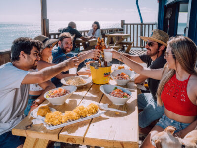 Beach Restaurant, Friends